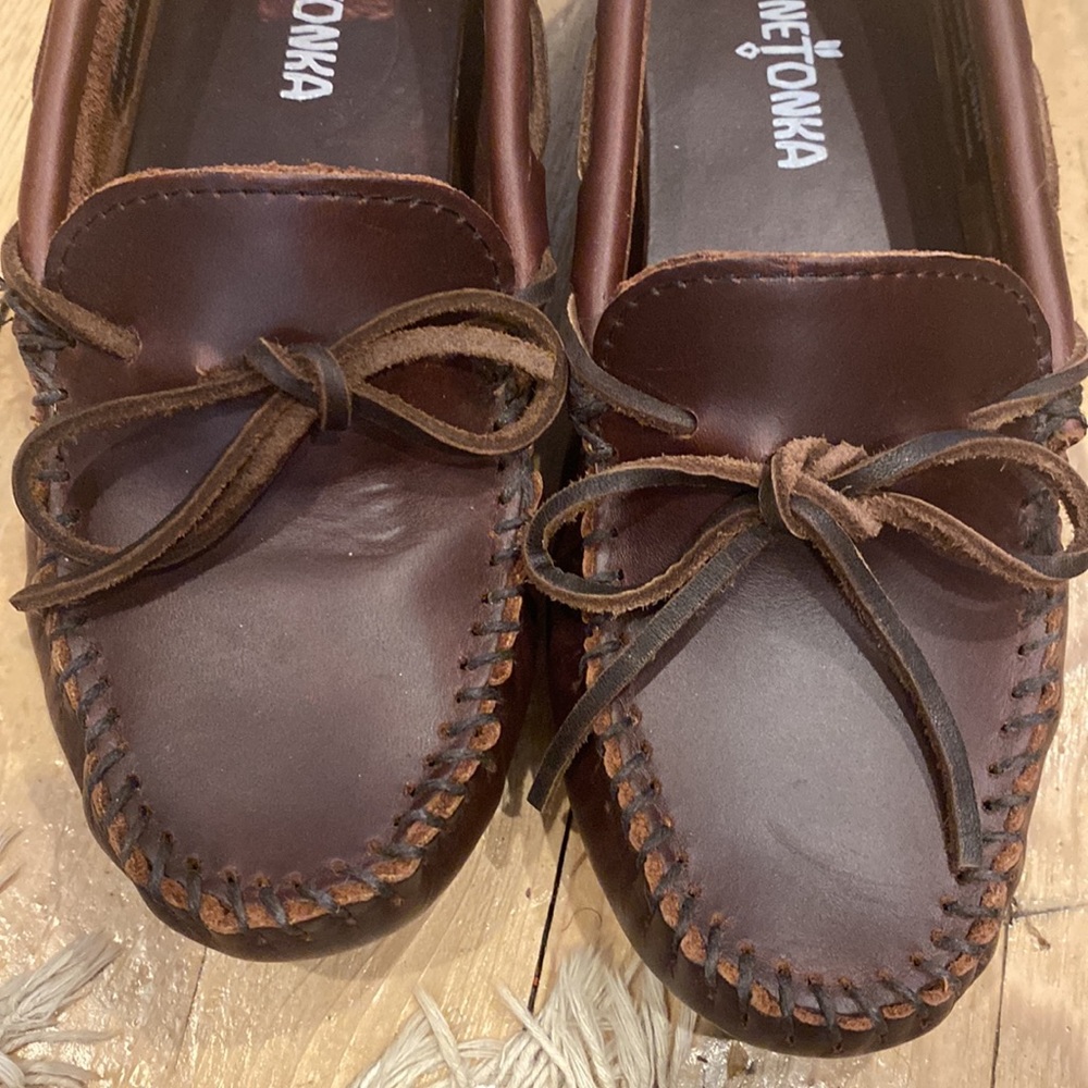 Minnetonka Women's Brown Leather Moccasin Loafers